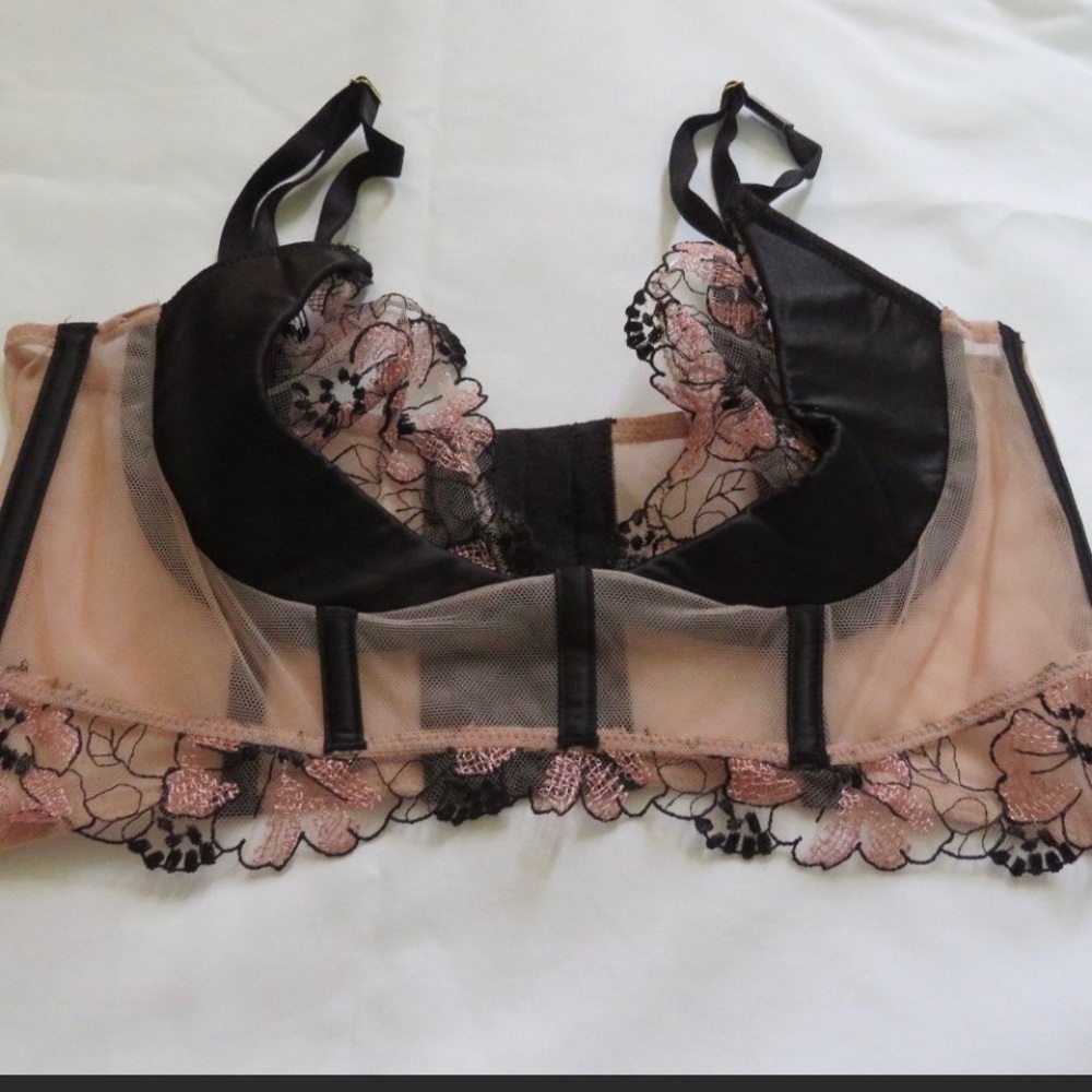 BNWOT Victorias Secret Very Sexy black floral embroidered quarter cup unlined